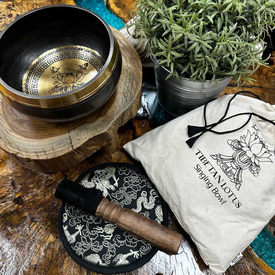 Hand Beaten & Engraved Singing Bowl Gift Set: 14cm - Lotus Flower, photo 2